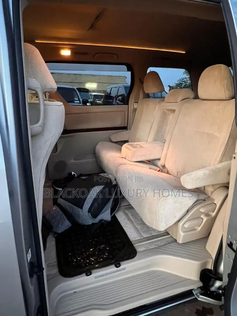 Toyota Alphard 2.4 Petrol AWD 2009 Silver