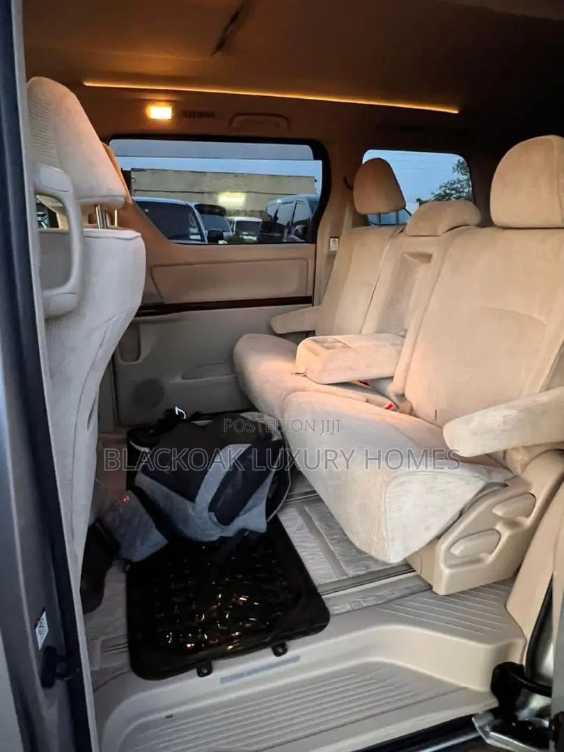 Toyota Alphard 2.4 Petrol AWD 2009 Silver