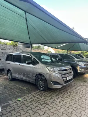 Toyota Noah 2.0 FWD (7 Seater) 2017 Gray