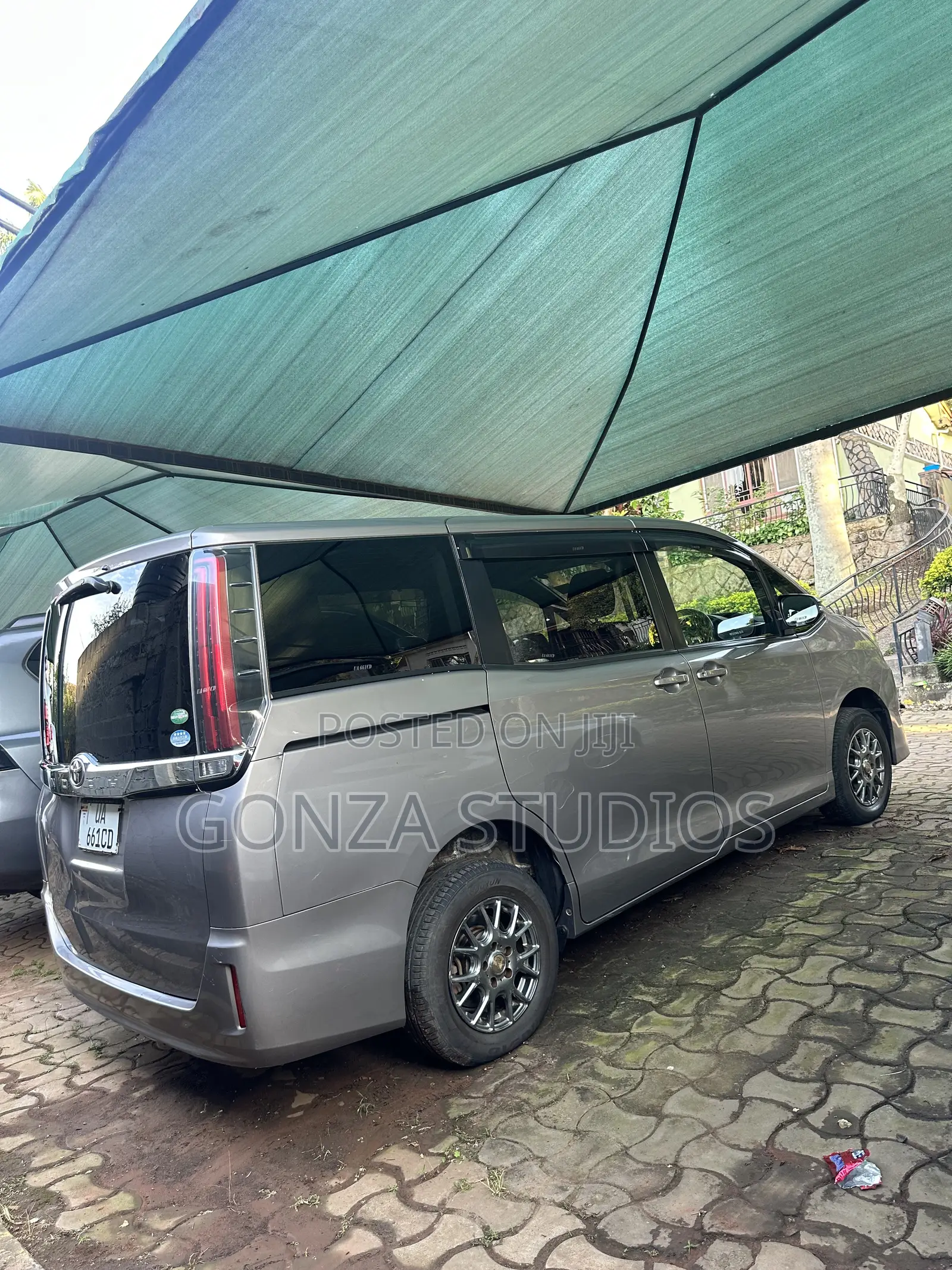 Toyota Noah 2.0 FWD (7 Seater) 2017 Gray