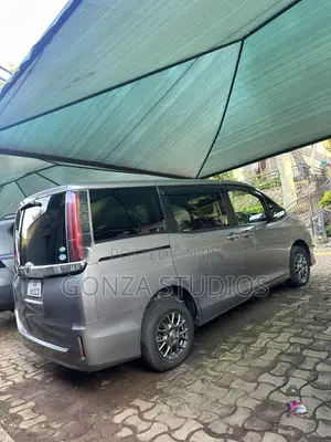 Toyota Noah 2.0 FWD (7 Seater) 2017 Gray