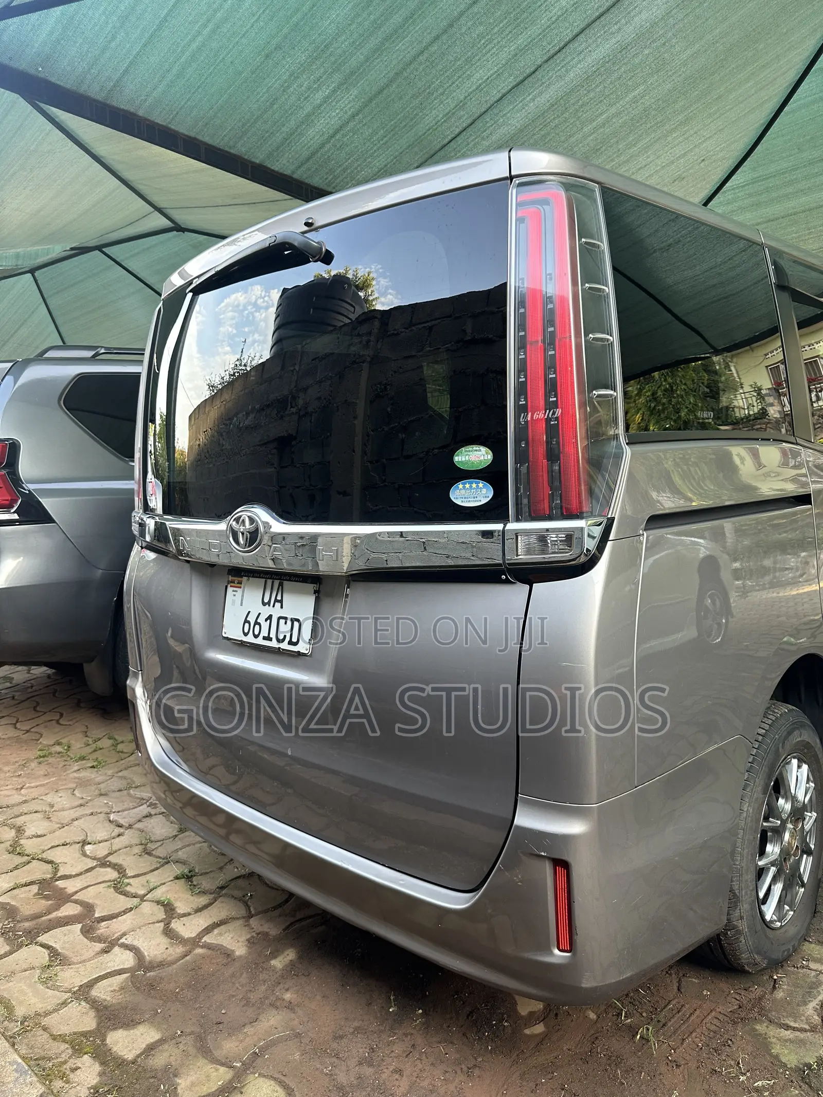 Toyota Noah 2.0 FWD (7 Seater) 2017 Gray