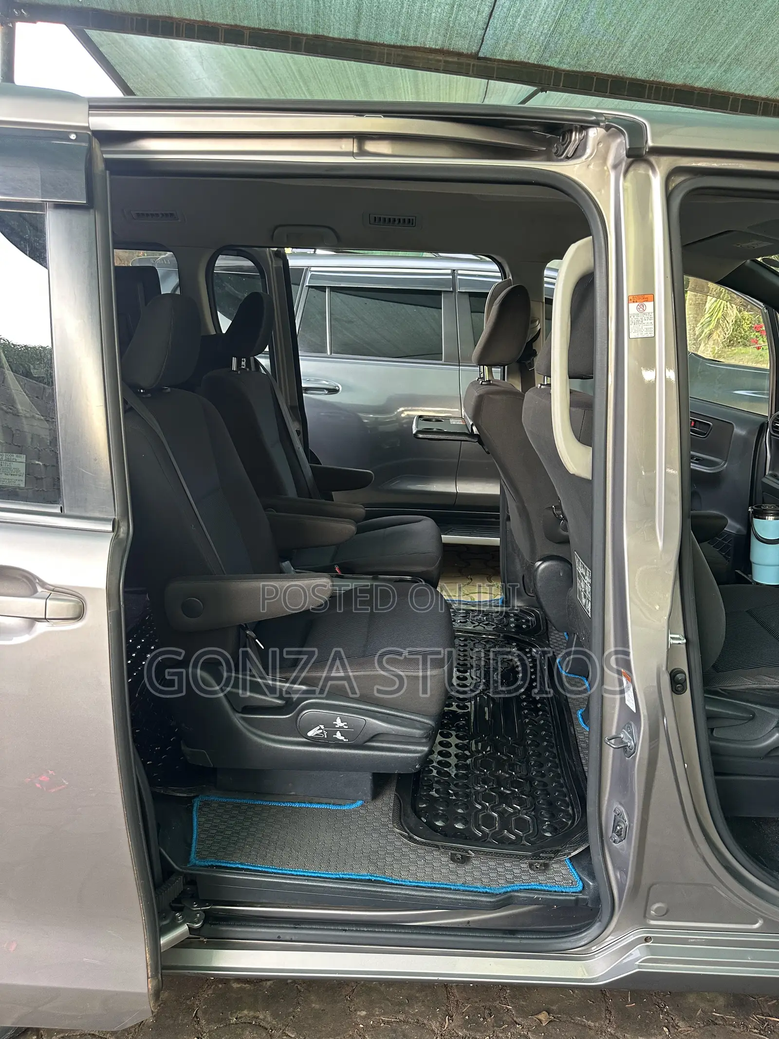 Toyota Noah 2.0 FWD (7 Seater) 2017 Gray