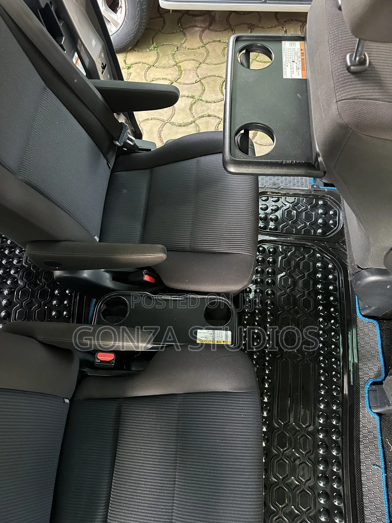 Toyota Noah 2.0 FWD (7 Seater) 2017 Gray