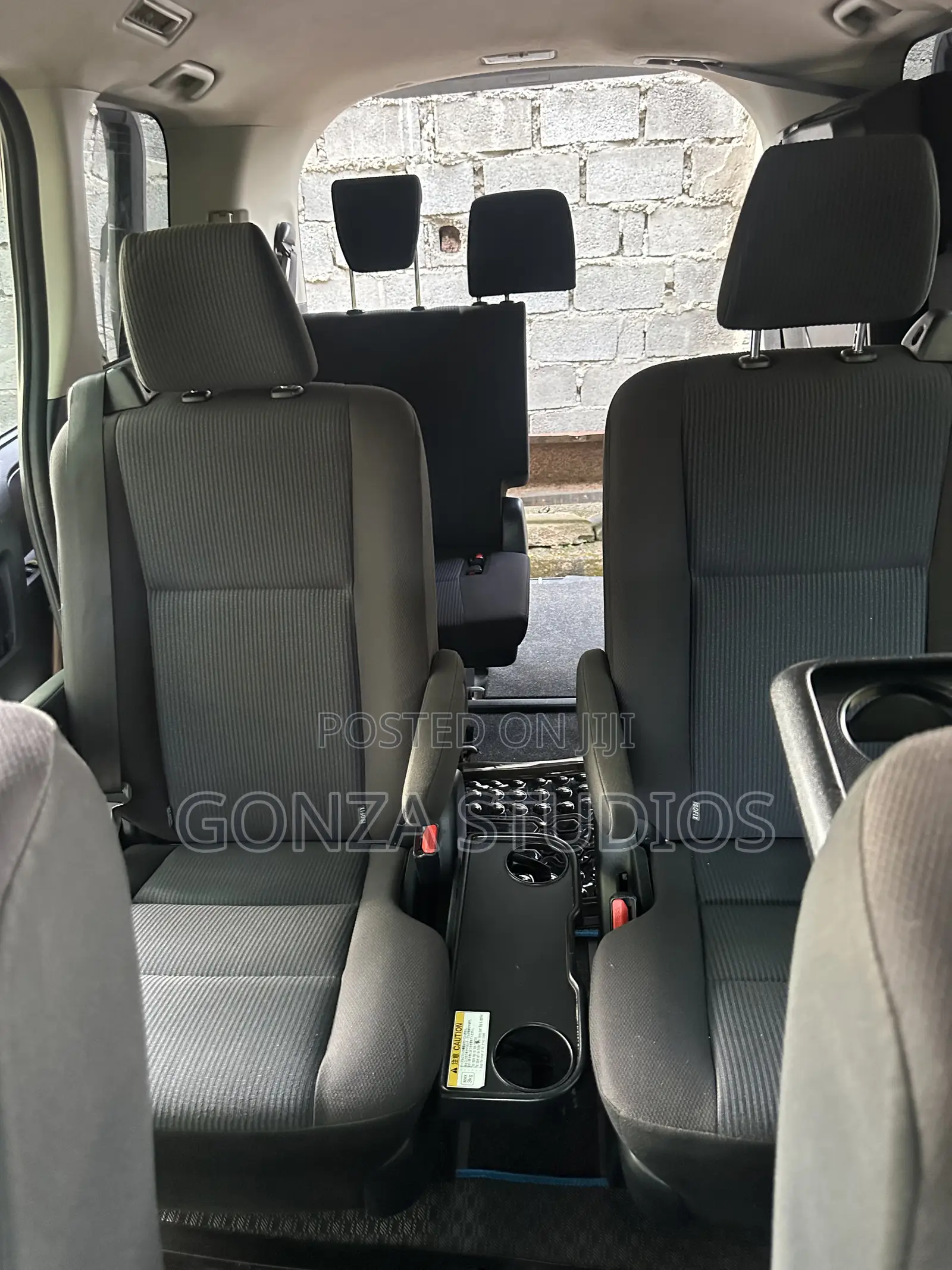 Toyota Noah 2.0 FWD (7 Seater) 2017 Gray