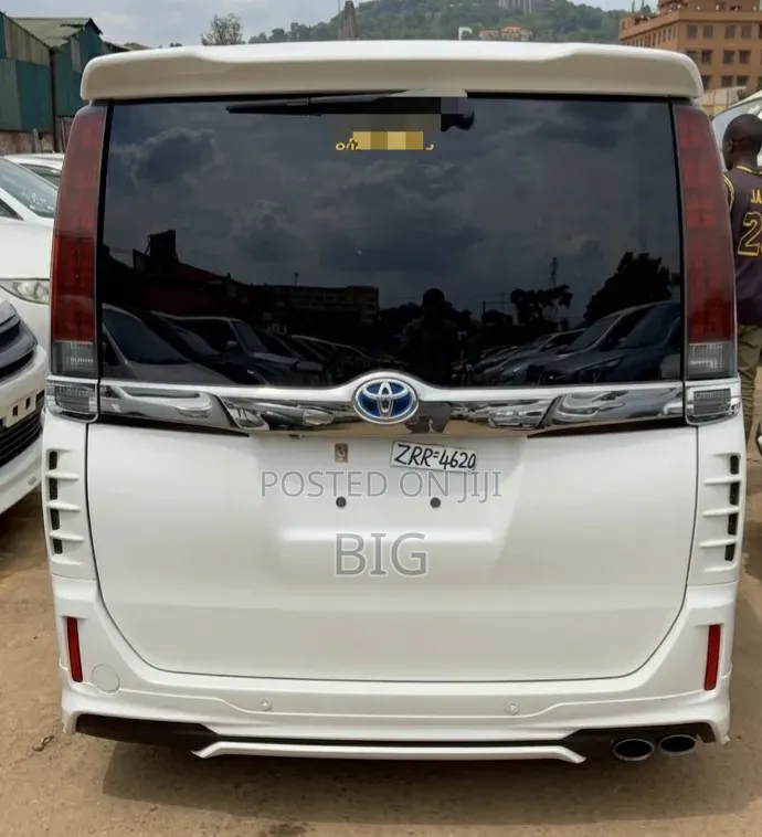 Toyota Noah 2.0 FWD (7 Seater) 2016 White