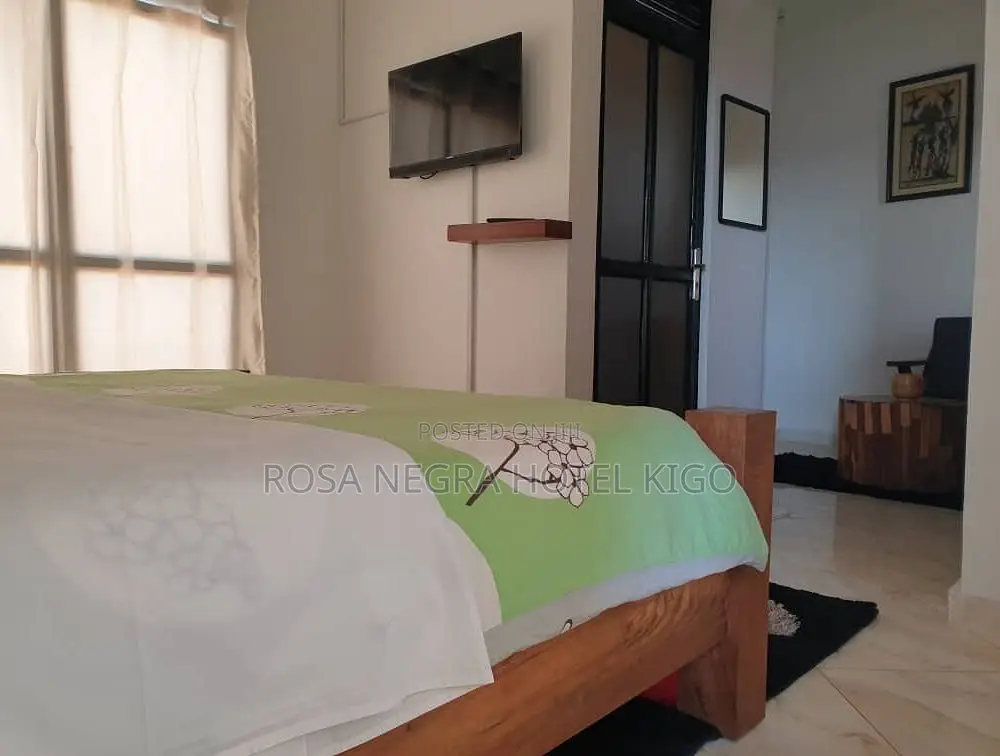 Rosa Negra Hotel : Affordable Hotel In Kigo Over Looking Lake Victoria