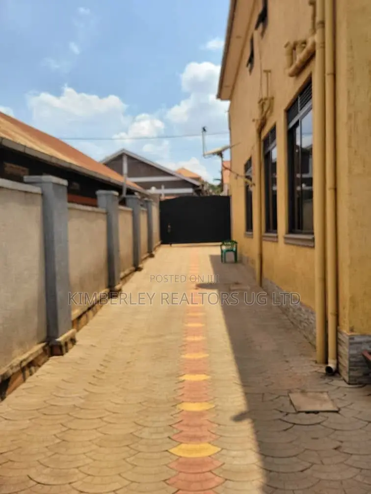 Furnished 20bdrm Apartment in Central Division for sale