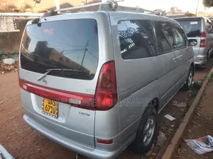 Nissan Serena 2004 Silver