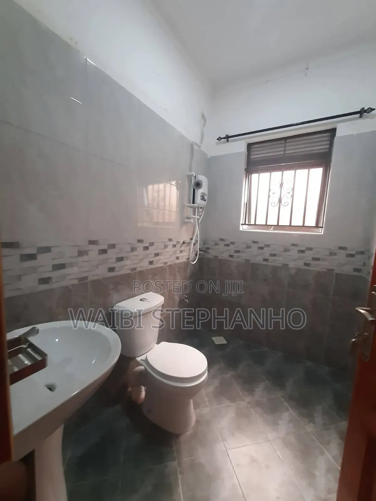 1bdrm Bungalow in Property For Sale;
4, Kira for sale