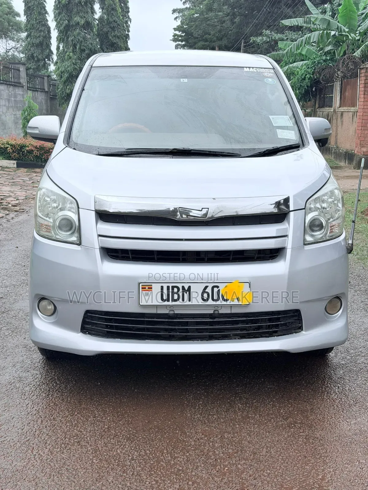 Toyota Noah 2010 Silver