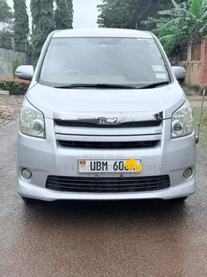 Toyota Noah 2010 Silver