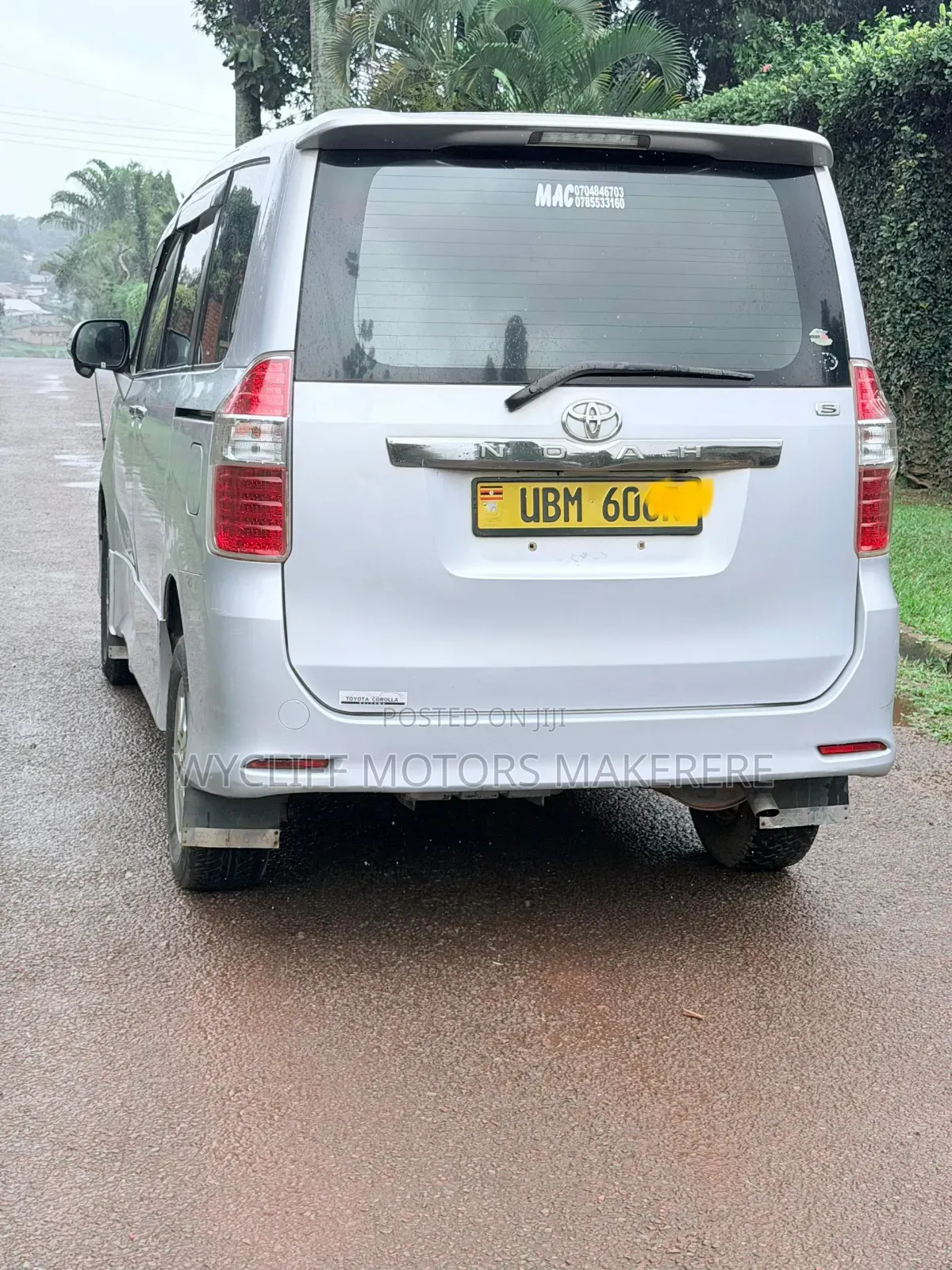 Toyota Noah 2010 Silver