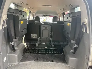 Toyota Noah 2010 Silver