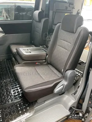 Toyota Noah 2010 Silver