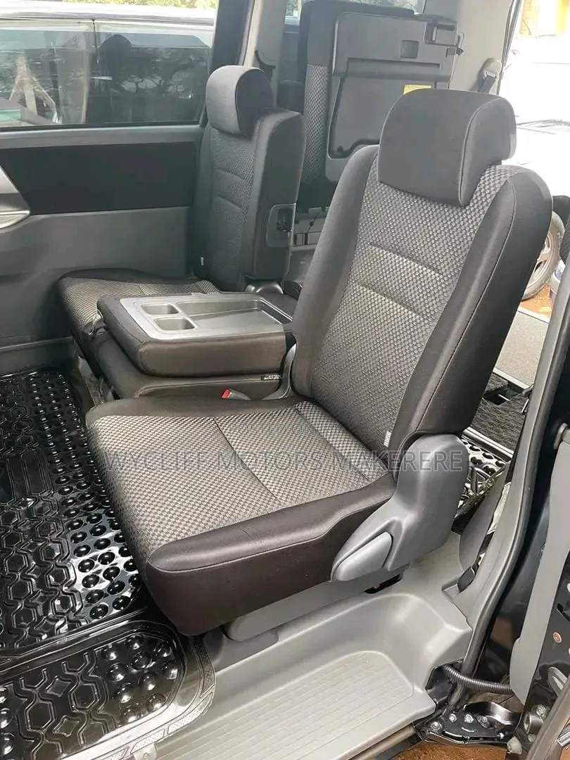 Toyota Noah 2010 Silver