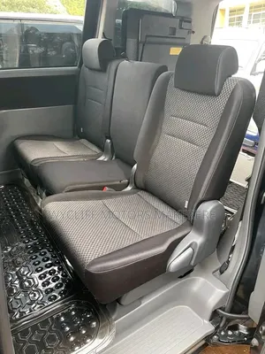 Toyota Noah 2010 Silver