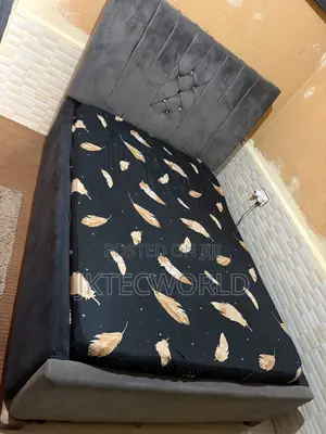 4x6 Luxury Bed , Perfect Condition, Gray in Color.