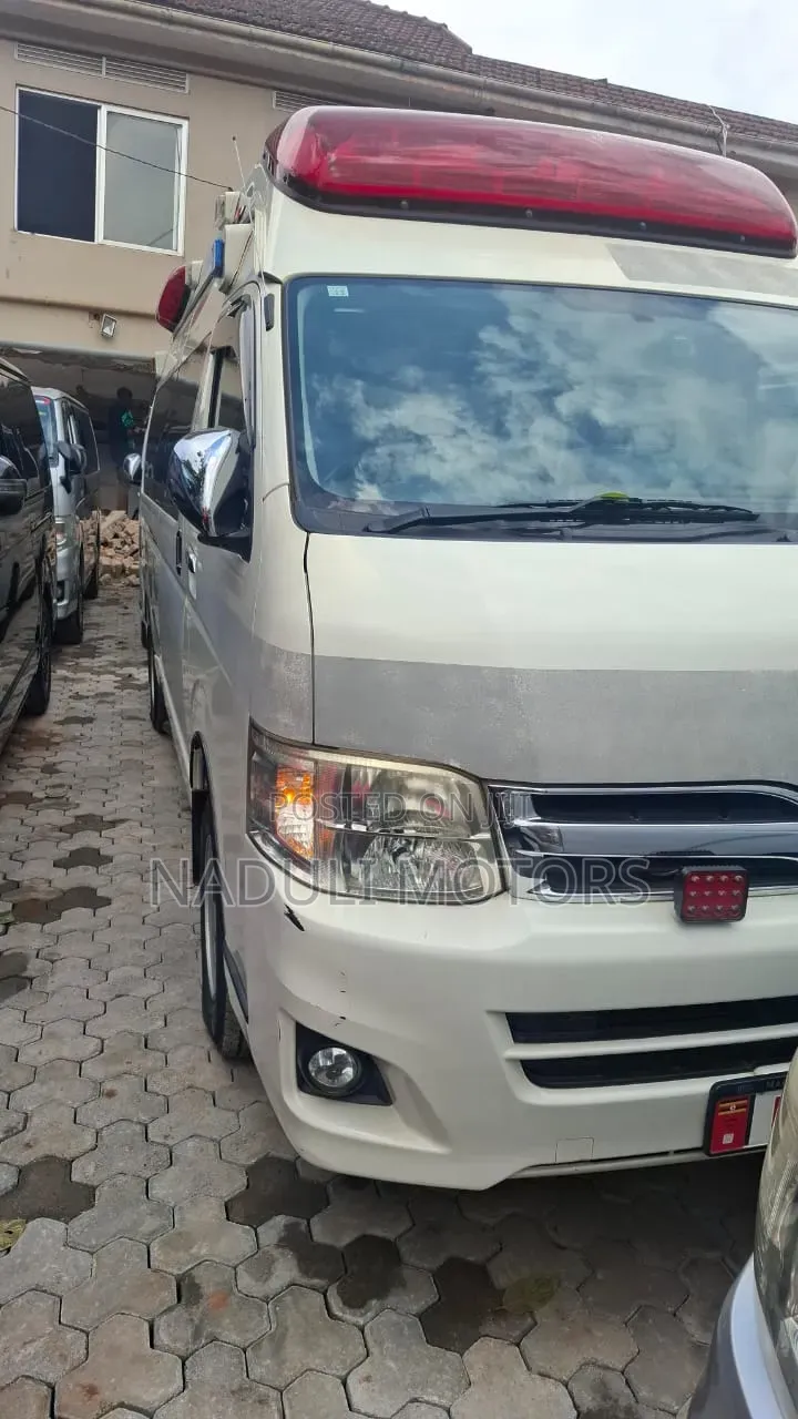 Toyota Grand HiAce 2012 White