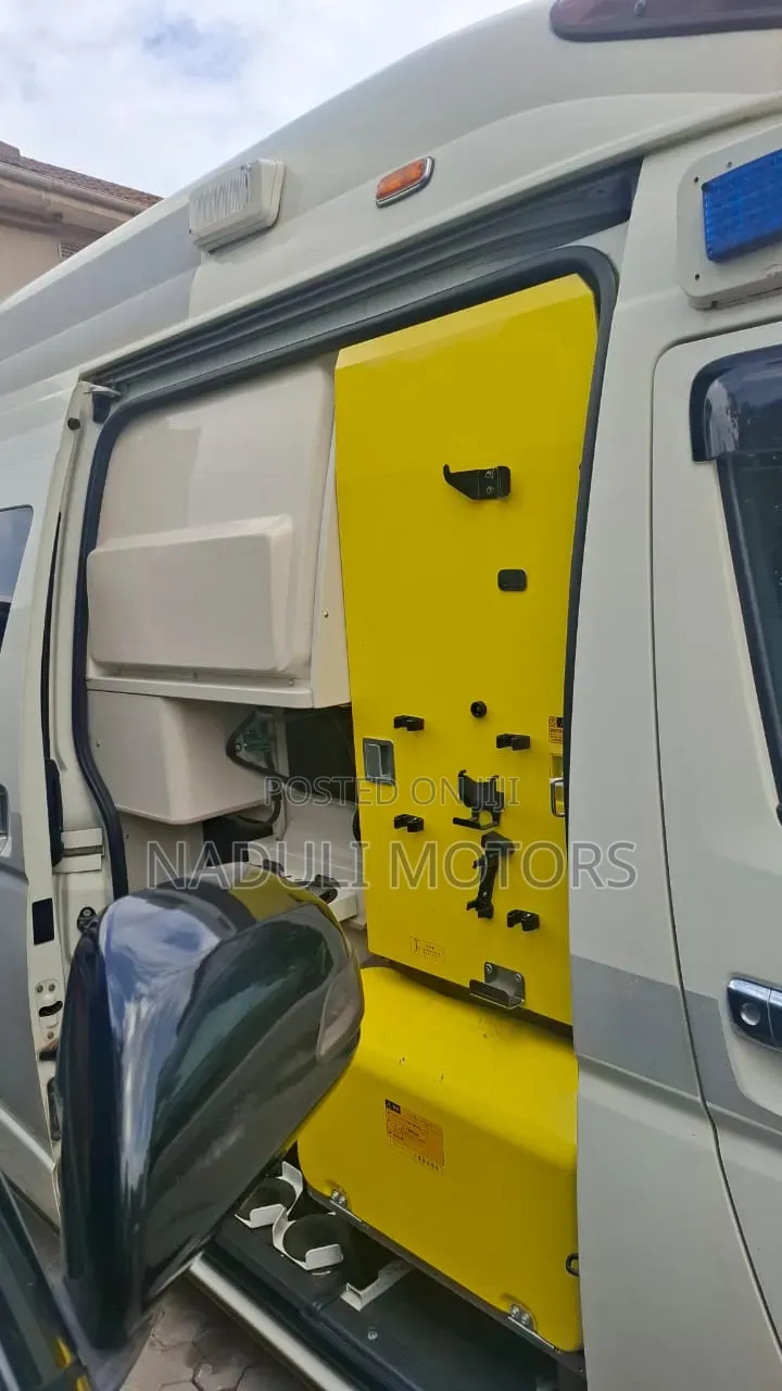 Toyota Grand HiAce 2012 White