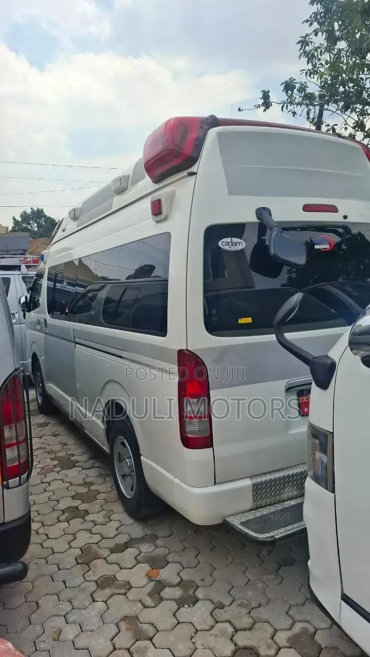 Toyota Grand HiAce 2012 White