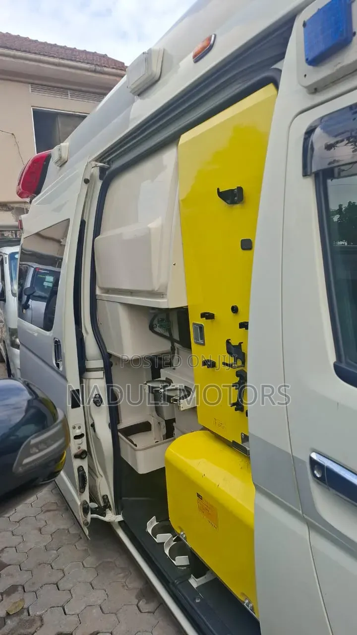 Toyota Grand HiAce 2012 White