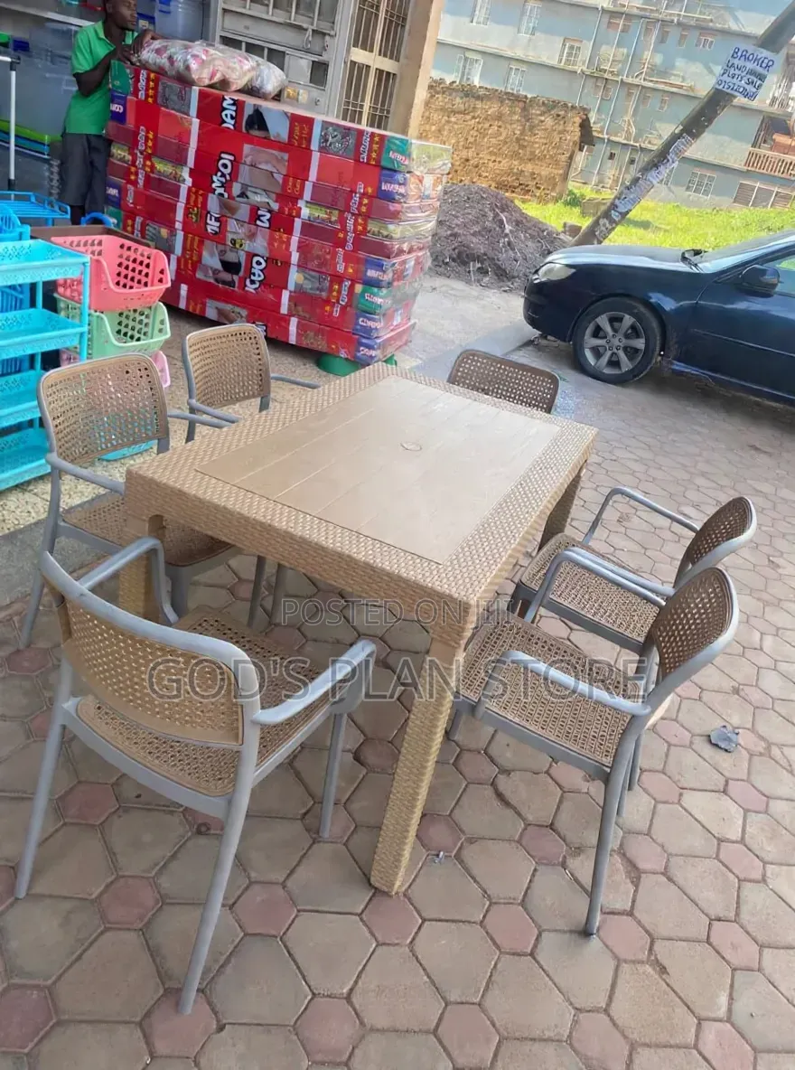 Sedentary Dining Plastic Table and Chairs Plastic Table and Chairs Set