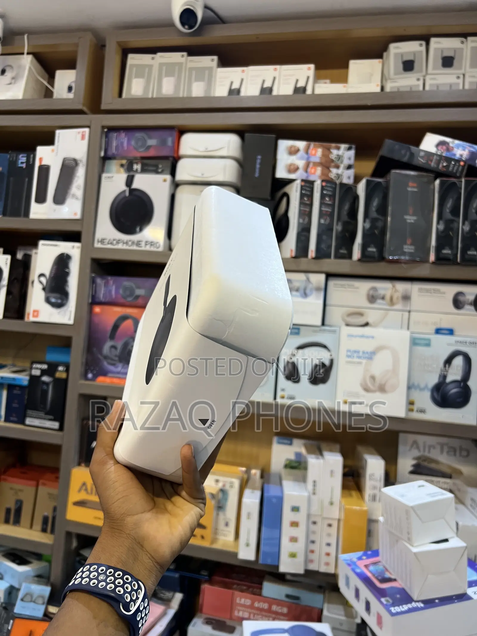 Sony. Wh-1000xm5