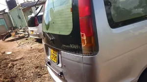 Toyota Noah 2.0 FWD (8 Seater) 2001 Silver