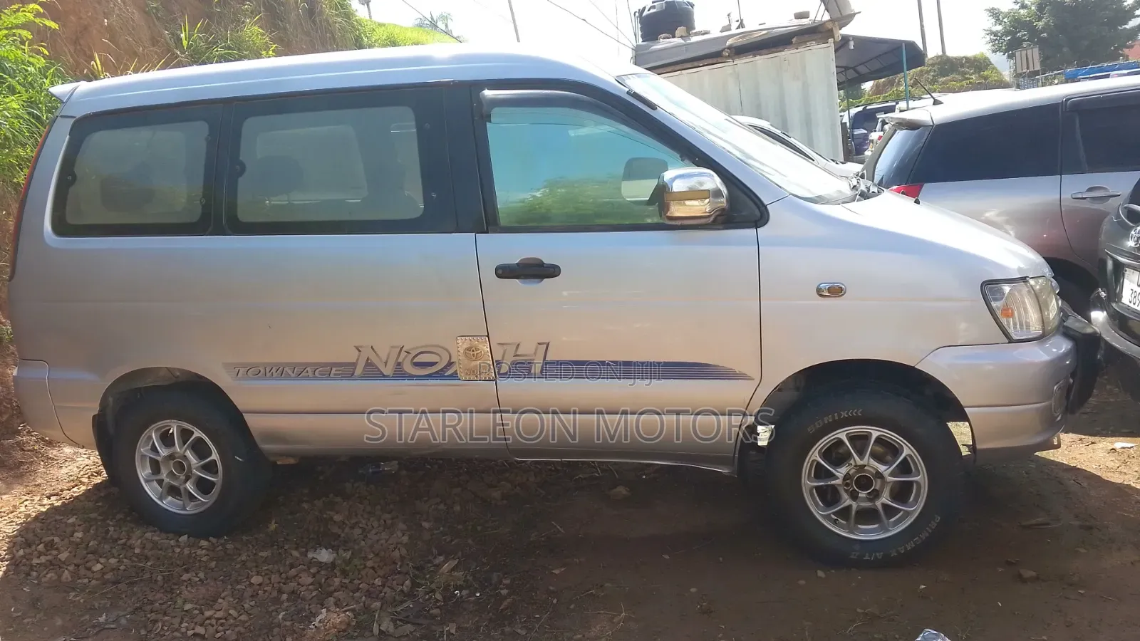 Toyota Noah 2.0 FWD (8 Seater) 2001 Silver
