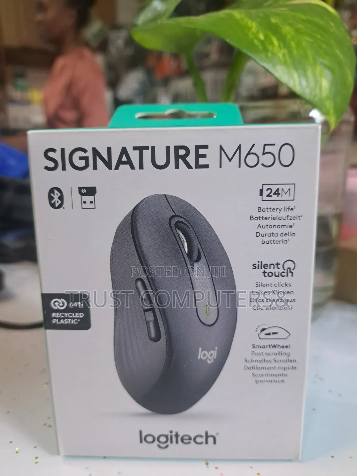 Logitech Signature M650 Bluetooth Mouse