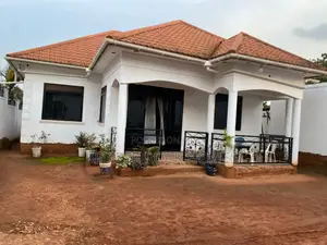 3bdrm Mansion in Kelizer Estates, Gombe for sale
