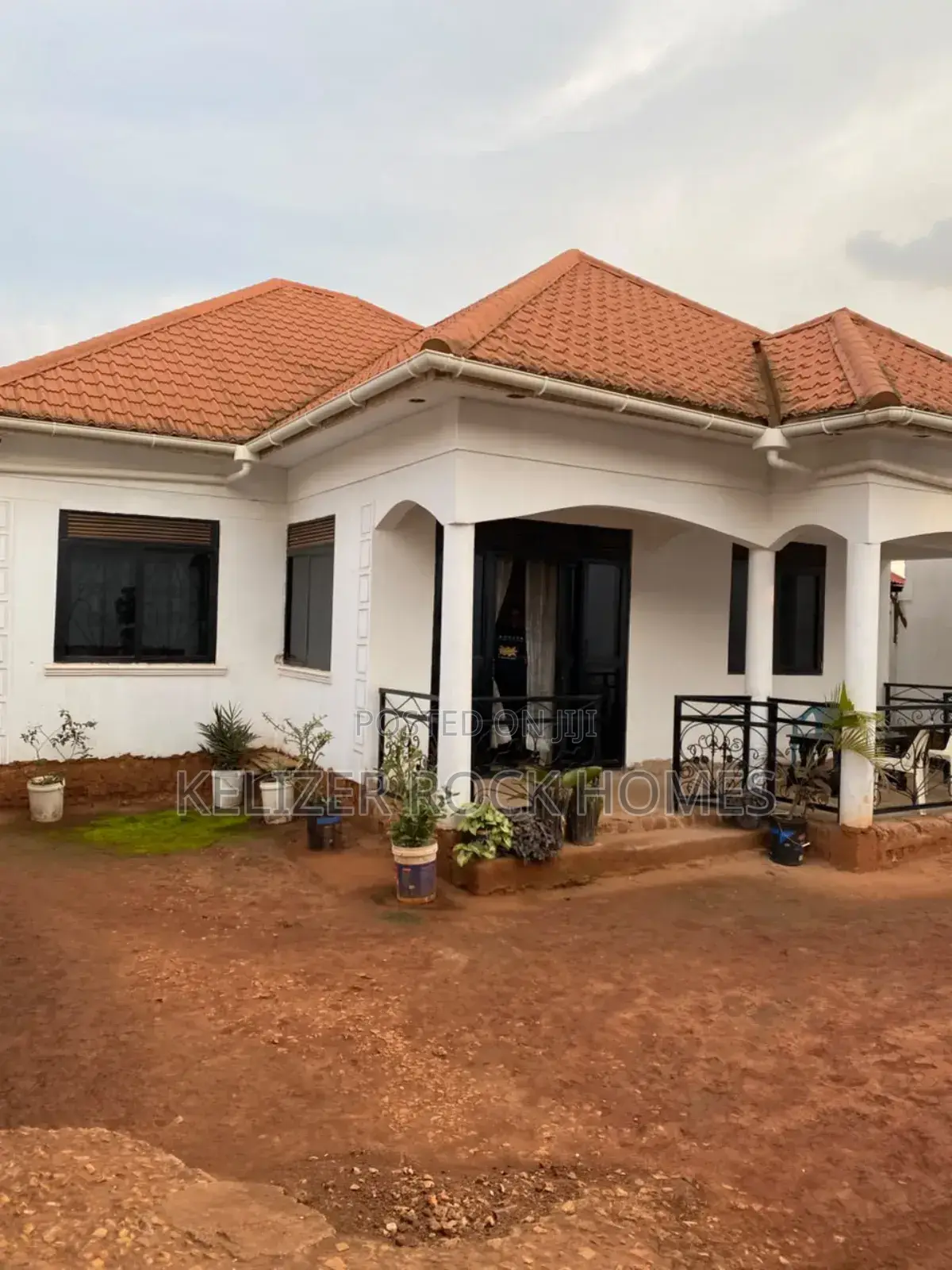 3bdrm Mansion in Kelizer Estates, Gombe for sale