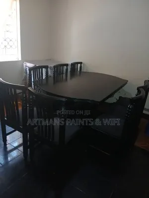 Its a Standard Dinning Table
