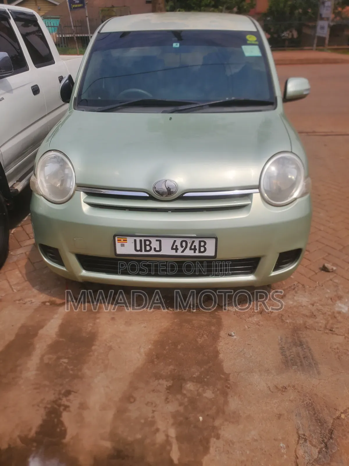 Toyota Sienta 2008 Green