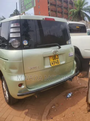 Toyota Sienta 2008 Green