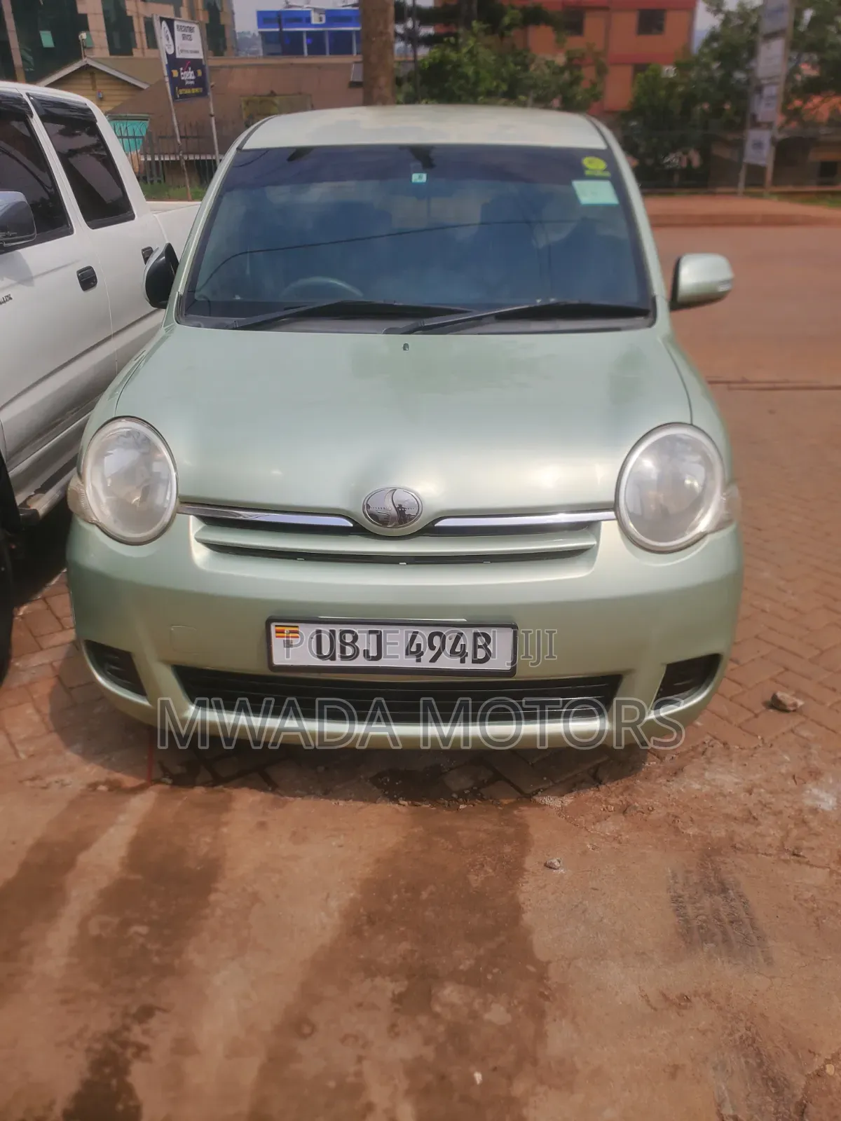 Toyota Sienta 2008 Green