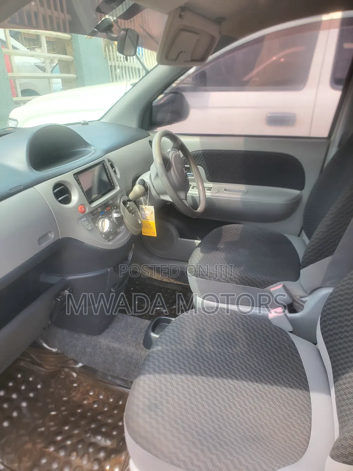 Toyota Sienta 2008 Green