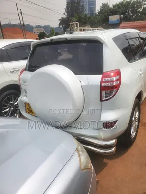 Toyota RAV4 2010 White