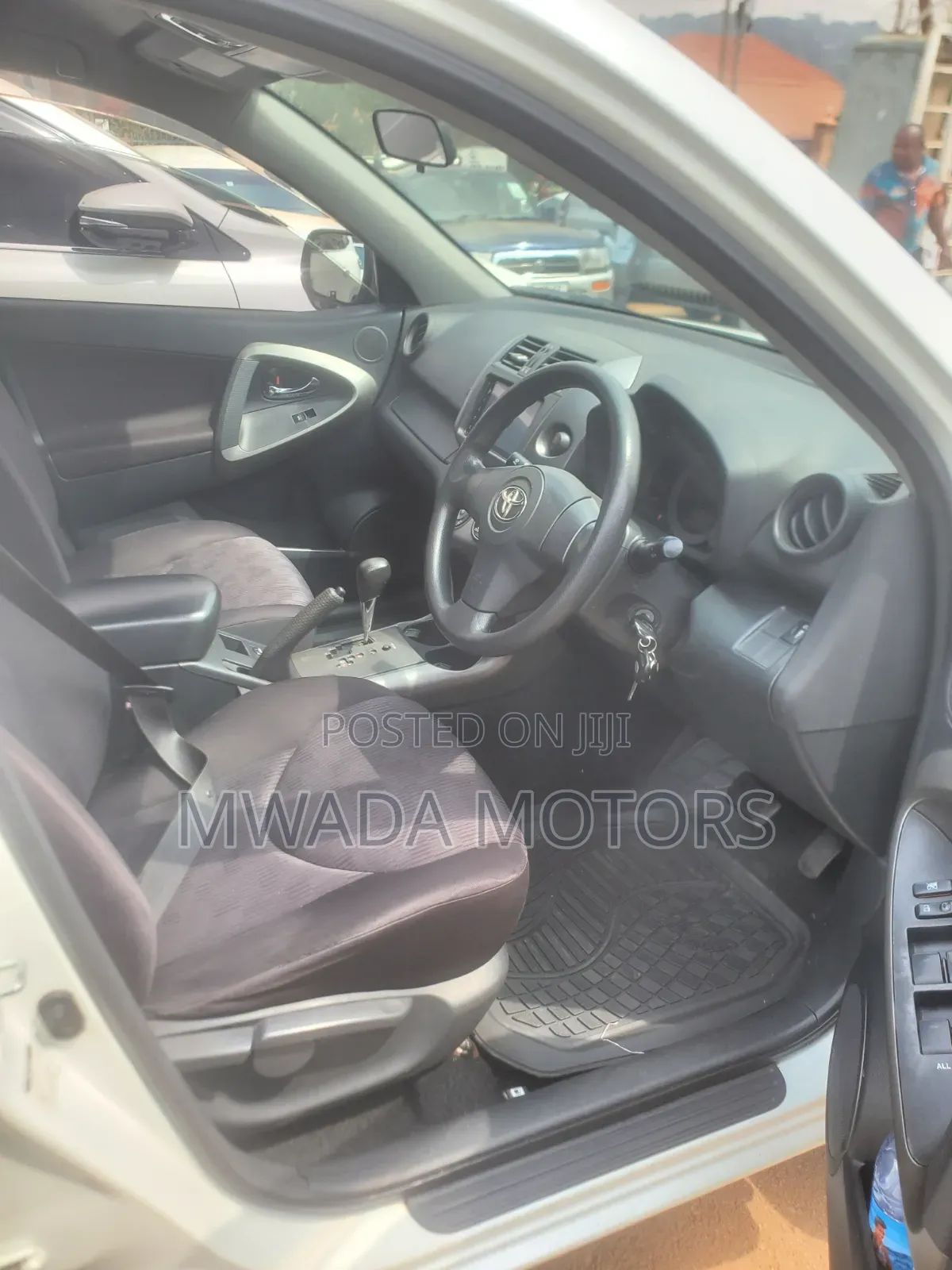 Toyota RAV4 2010 White