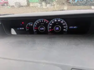 Toyota Noah 2.0 143hp FWD (8 Seater) 2011 Gray