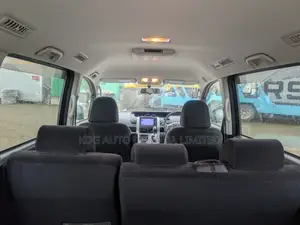 Toyota Noah 2.0 143hp FWD (8 Seater) 2011 Gray