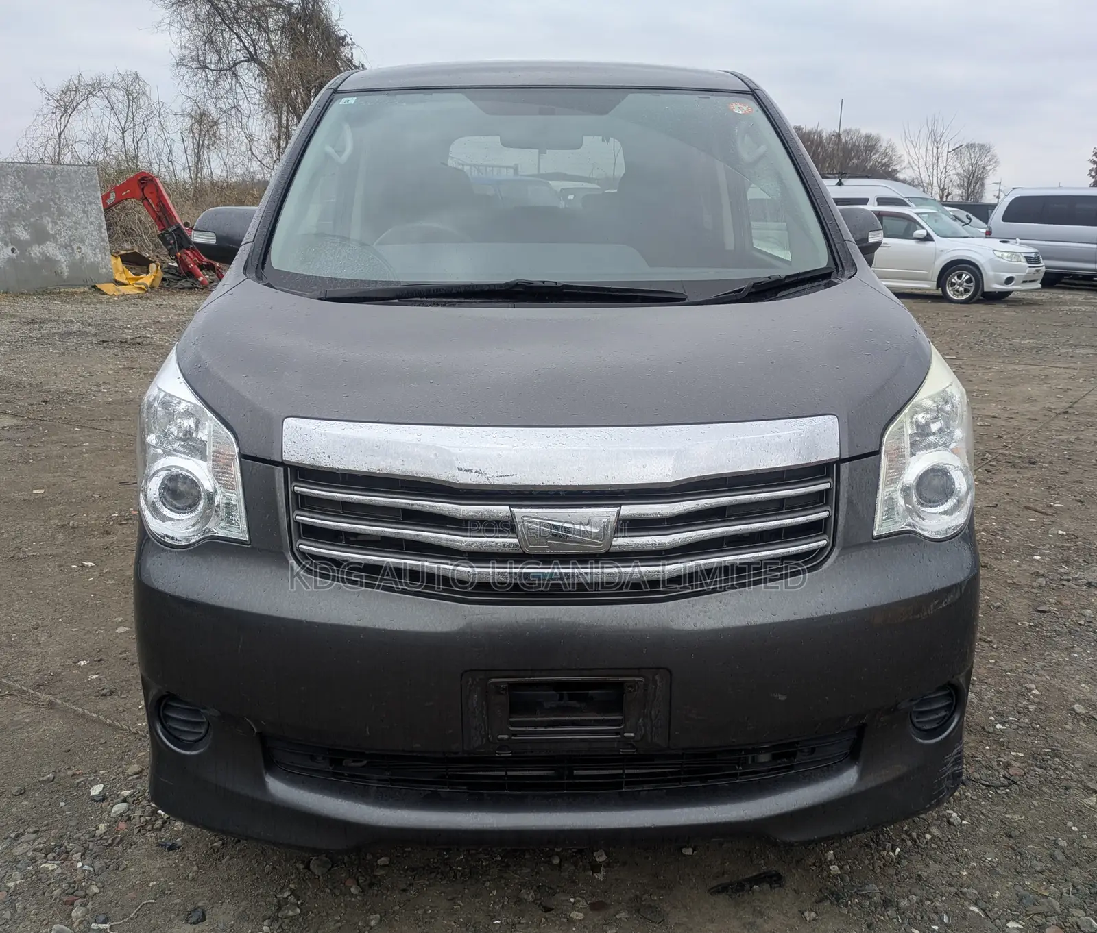 Toyota Noah 2.0 143hp FWD (8 Seater) 2011 Gray