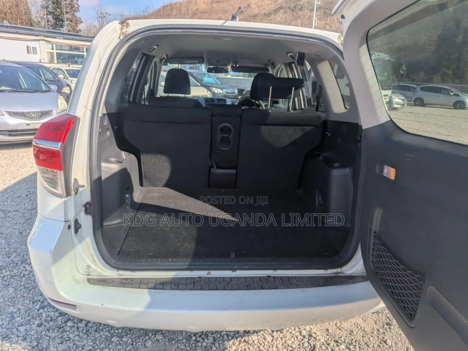 Toyota Vanguard 2011 Pearl