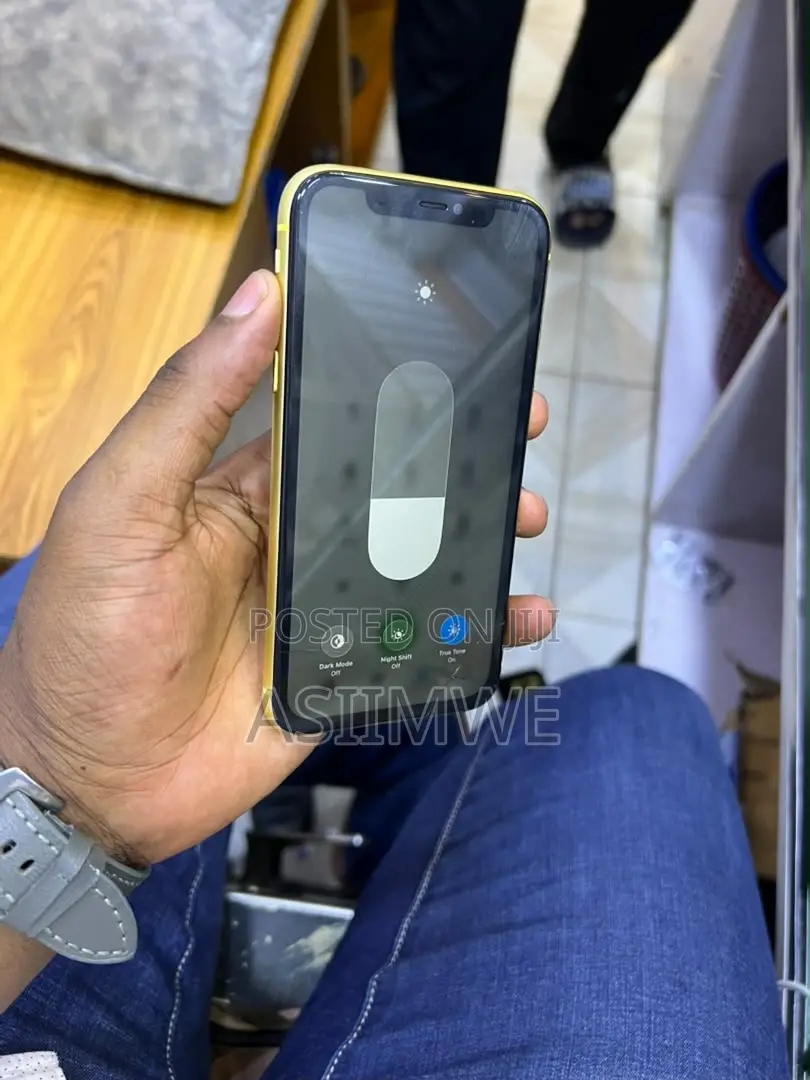 Apple iPhone 11 64 GB Orange
