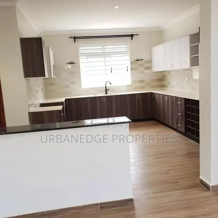 6bdrm Mansion in Munyonyo, Central Division for rent