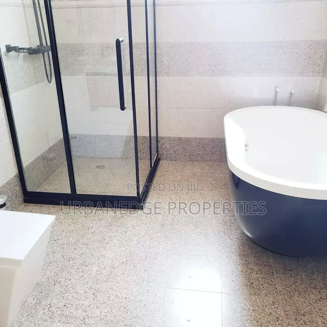 6bdrm Mansion in Munyonyo, Central Division for rent