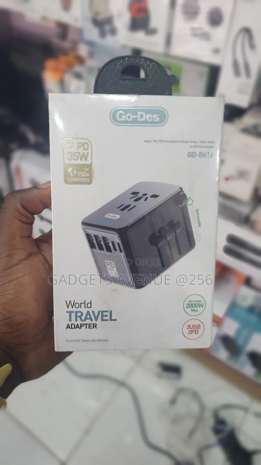 Go-Des Gd-B616 World Travel Adapter Features a Compact