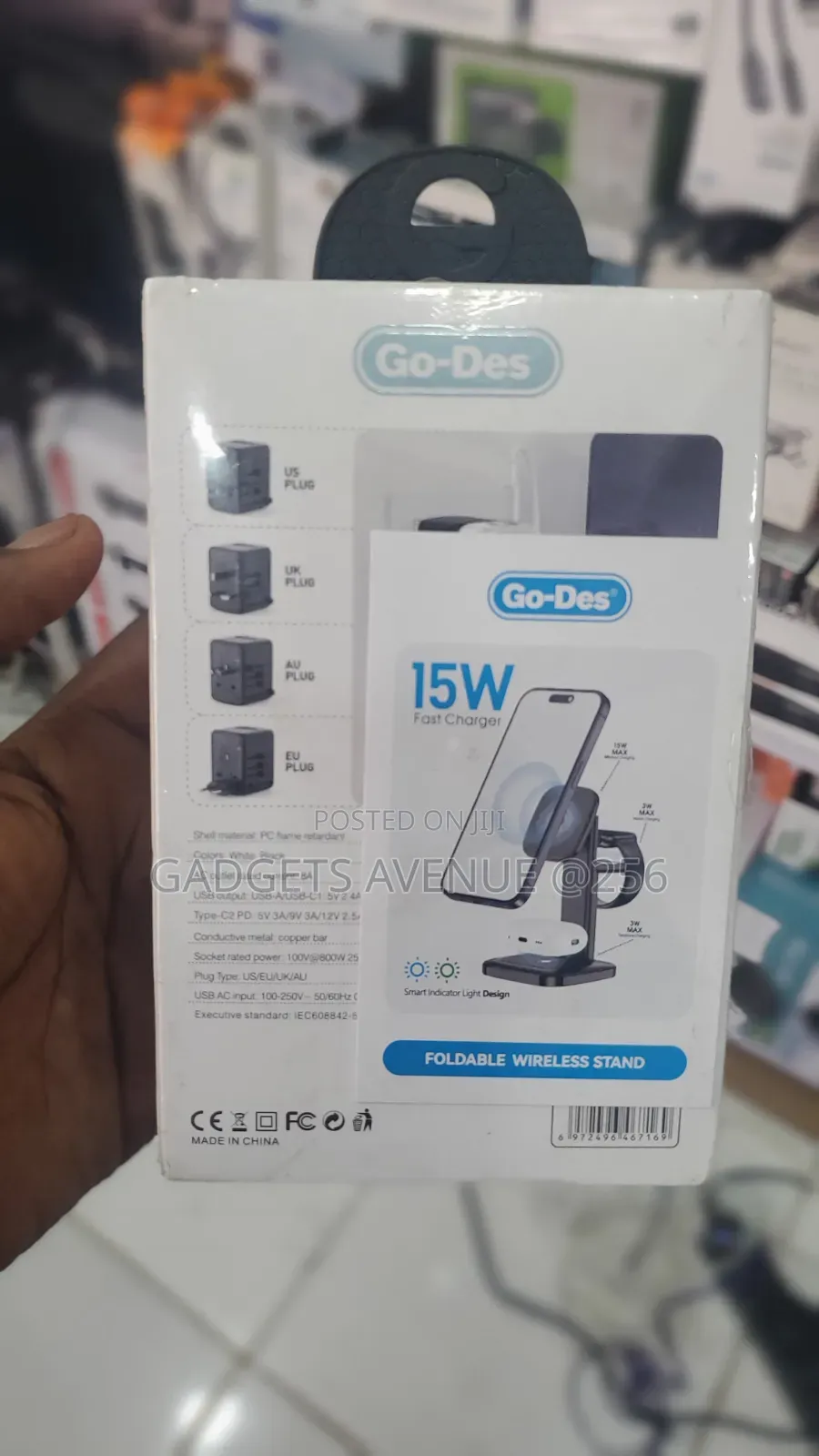 Go-Des Gd-B616 World Travel Adapter Features a Compact