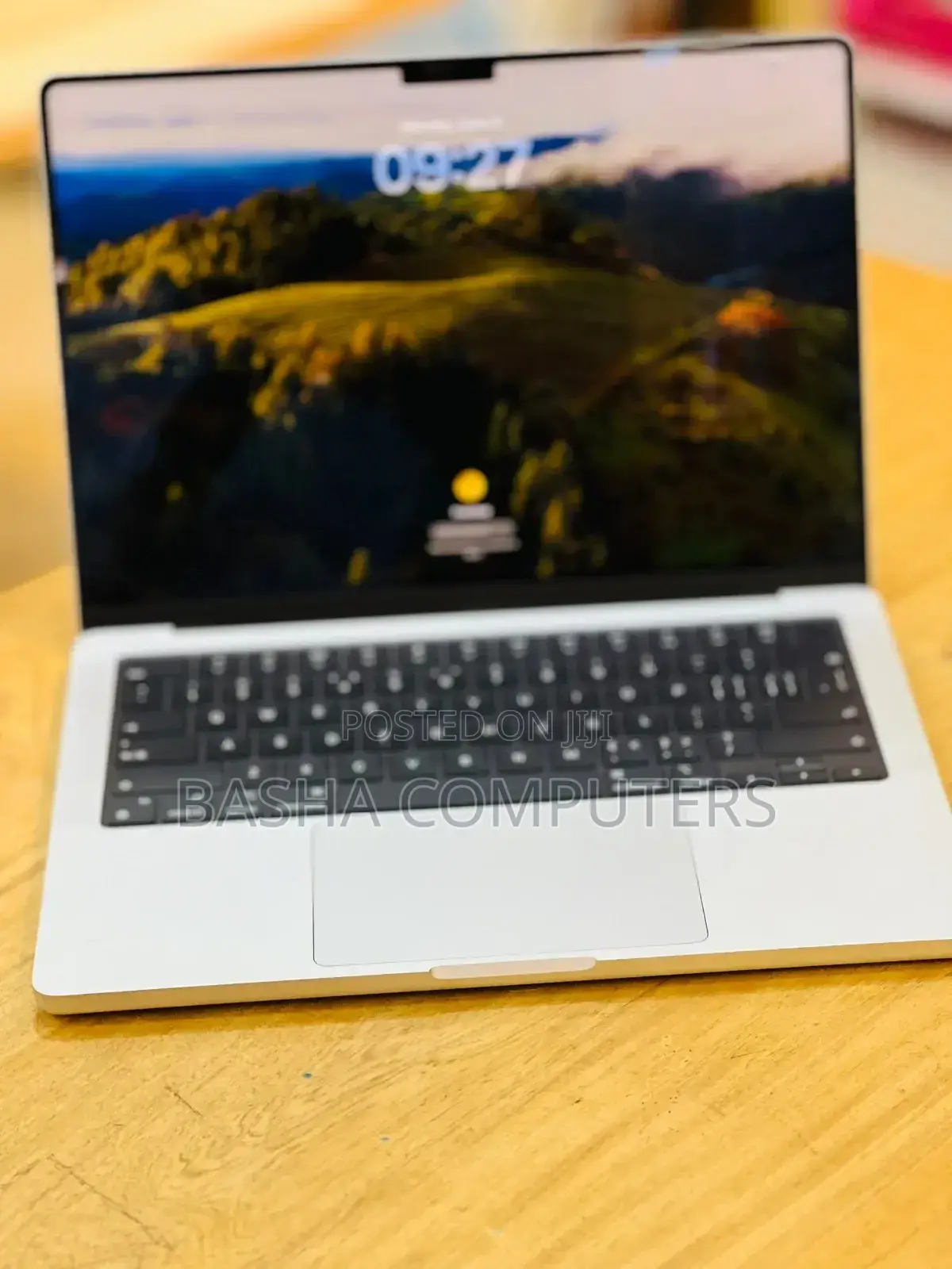 New Apple MacBook Pro 2023 M3 Pro 8GB Apple M3 Pro SSHD+SSD 512GB